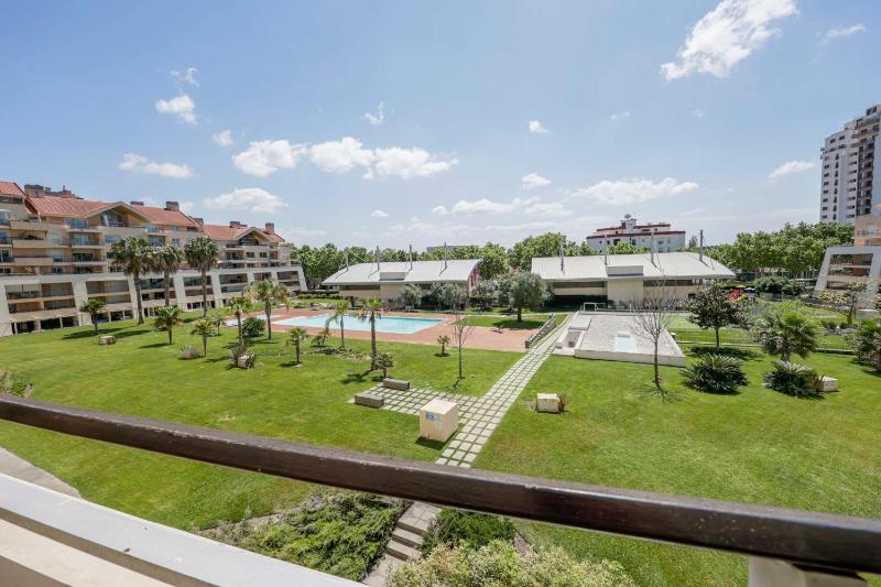 Cidadela - Luxury Apt with Pool - image 46
