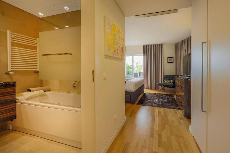 Cidadela - Luxury Apt with Pool - image 16