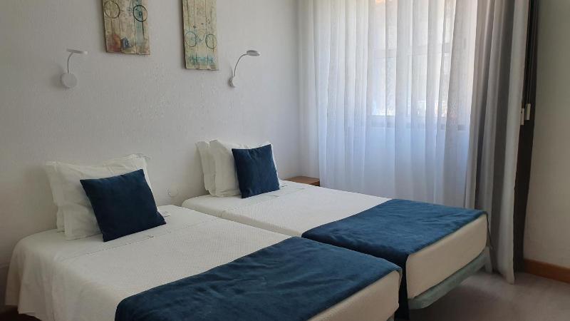 Twin Room image 4