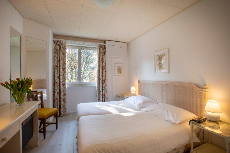 Twin Room without Balcony image 1