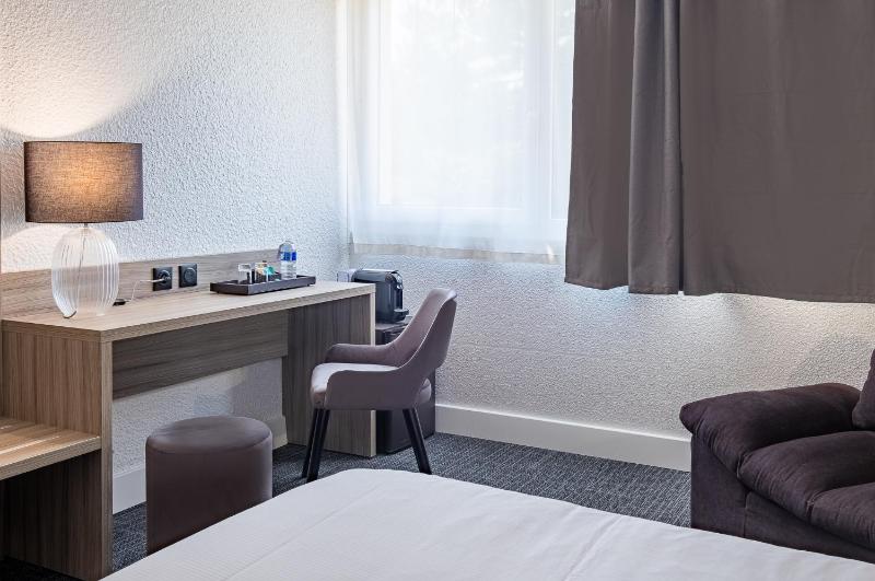 Premium Double Room image 3