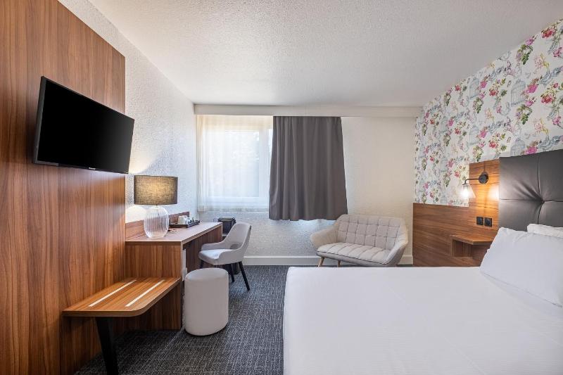 Premium Double Room image 2
