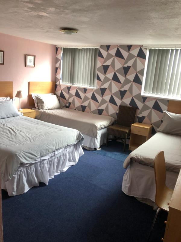 Quadruple Room with Private Bathroom image 3