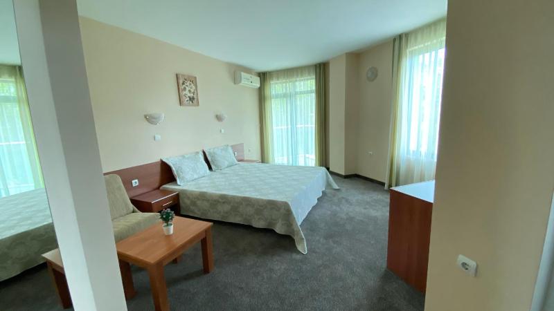 Double Room image 3