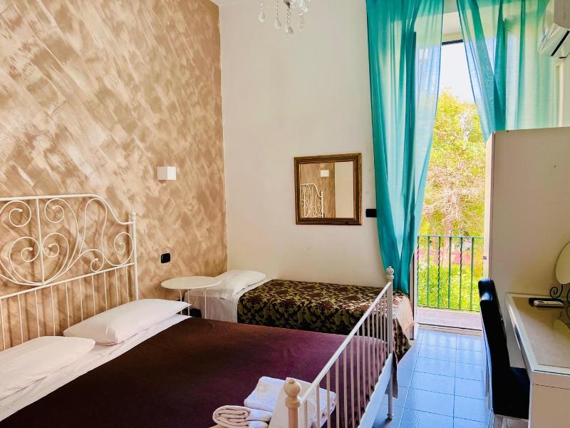 Triple Room with Balcony image 2