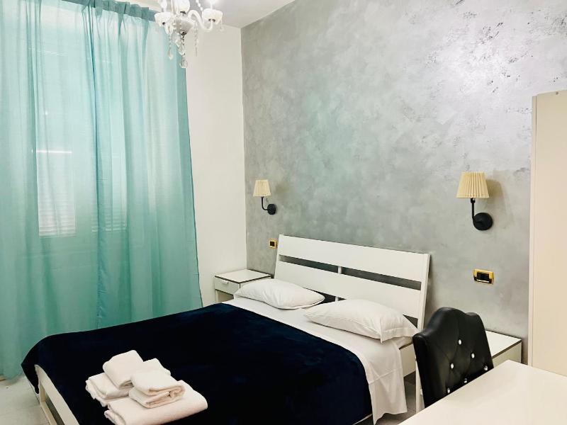 Classic Double Room image 2