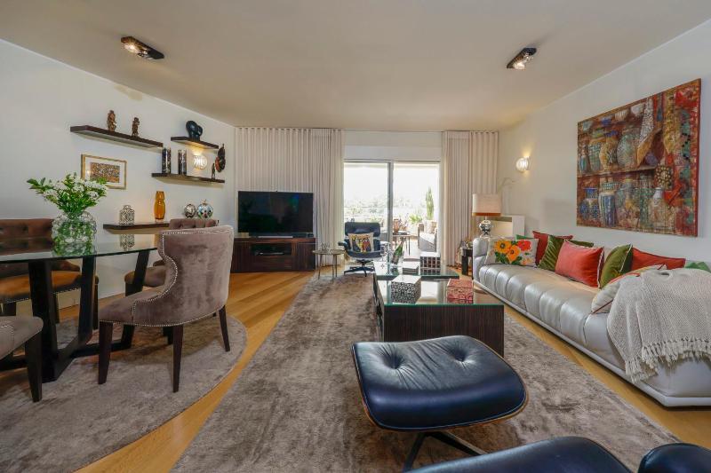 Cidadela - Luxury Apt with Pool - image 11