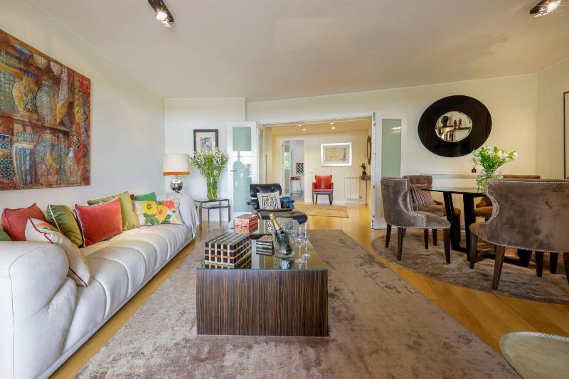 Cidadela - Luxury Apt with Pool - image 38