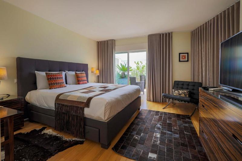 Cidadela - Luxury Apt with Pool - image 50
