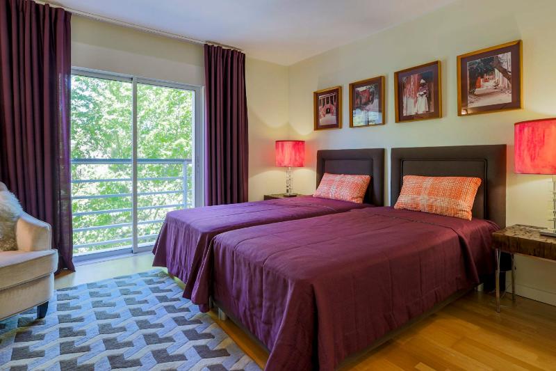 Cidadela - Luxury Apt with Pool - image 32