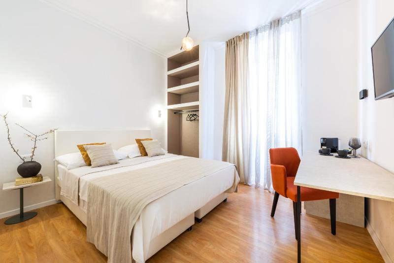 Double Room with Private External Bathroom image 1