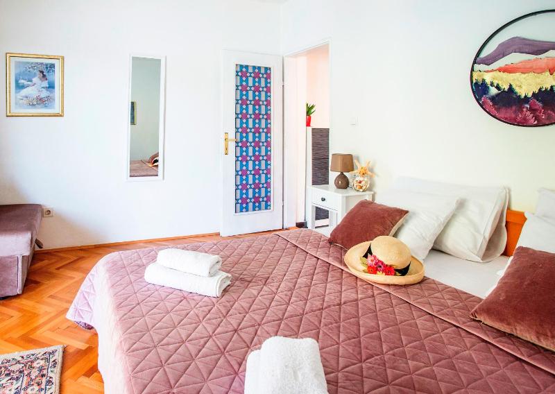 One-Bedroom Apartment with Balcony and Sea View image 3