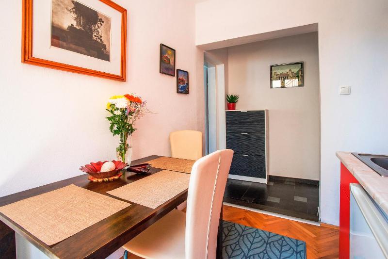 One-Bedroom Apartment with Balcony and Sea View image 4