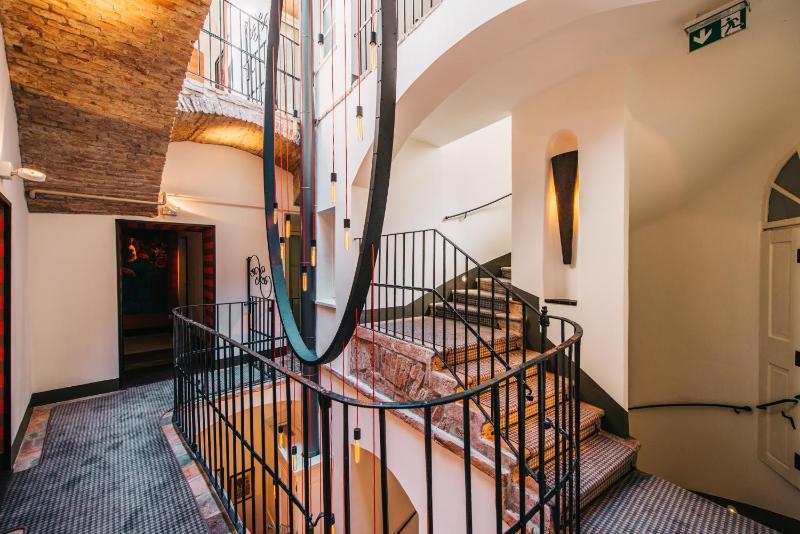 Budget Double Room - No Window image 4