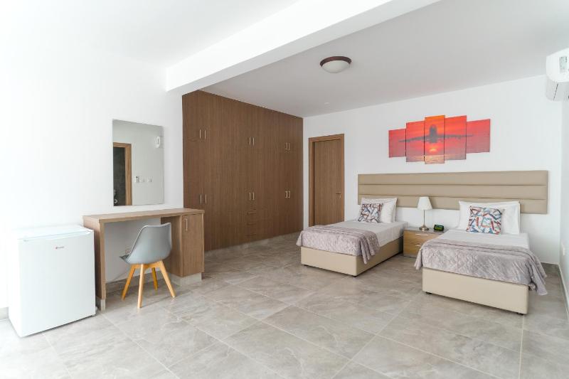 Aretousa Dyo by Prestige Bookings - image 15