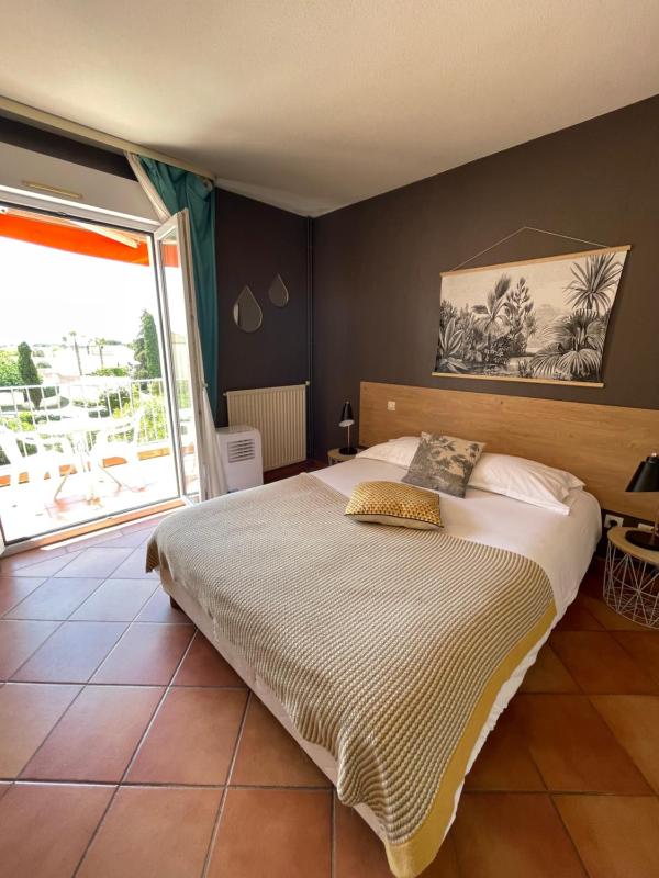 Classic Double Room with Terrace image 1