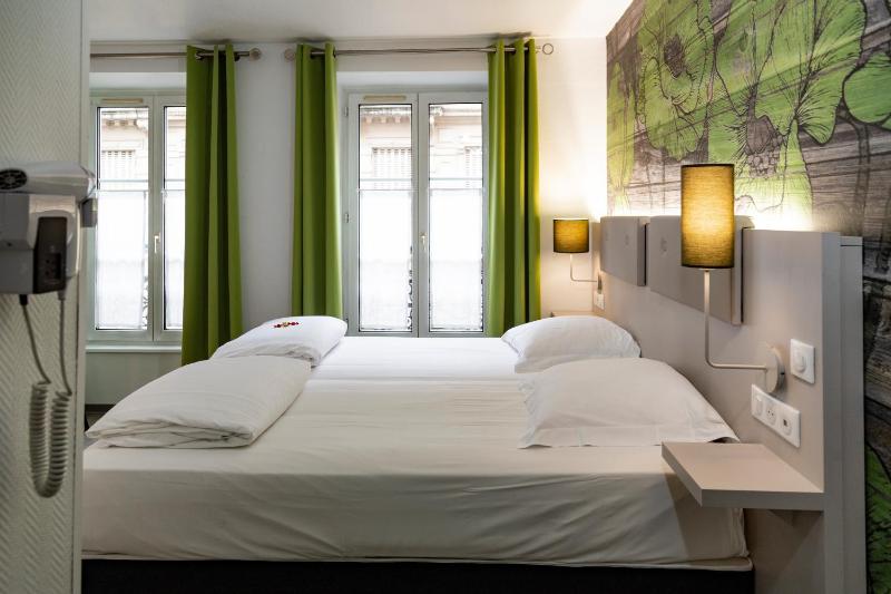 Superior Twin Room image 1