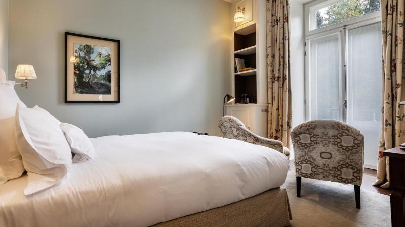 Classic Double Room image 4