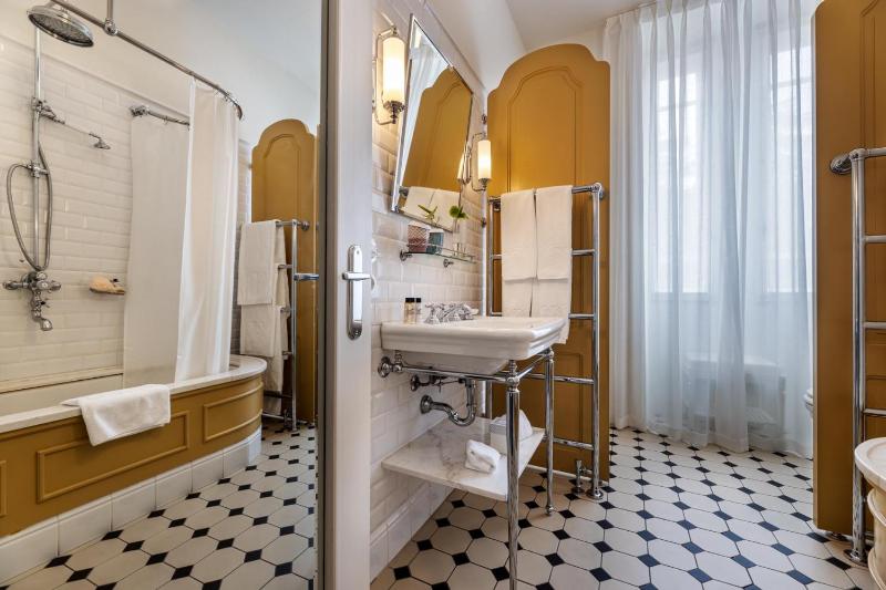Superior Double Room image 3
