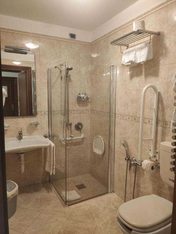 Standard Double Room image 1