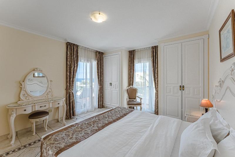 Two-Bedroom Suite (4 Adults) image 4