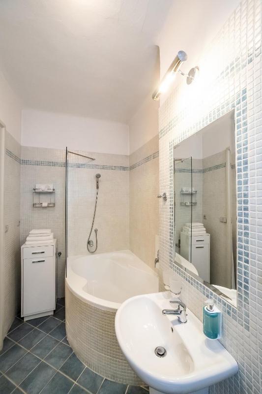 Apartment (4 Adults) image 3