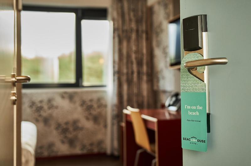 Comfort Room Landside image 4