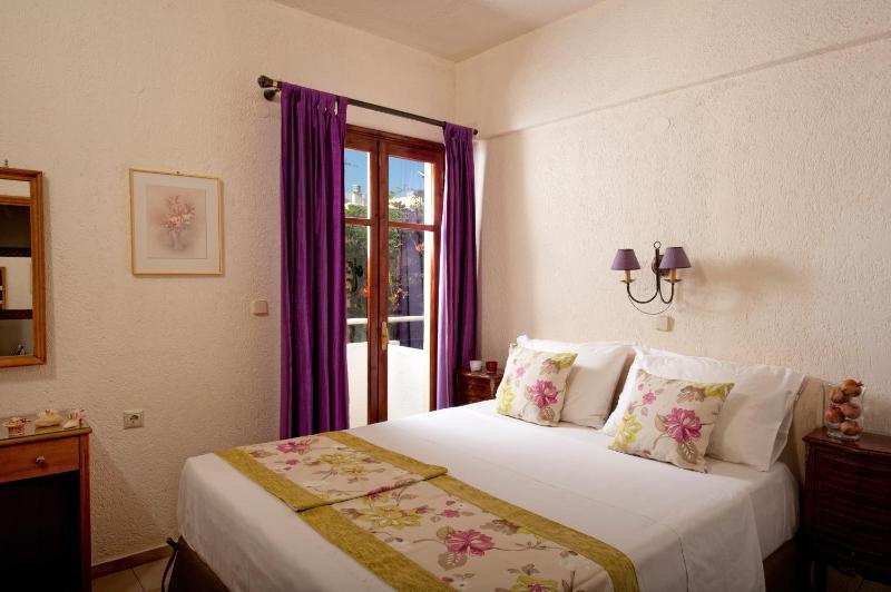 One-Bedroom Suite with Garden View image 1
