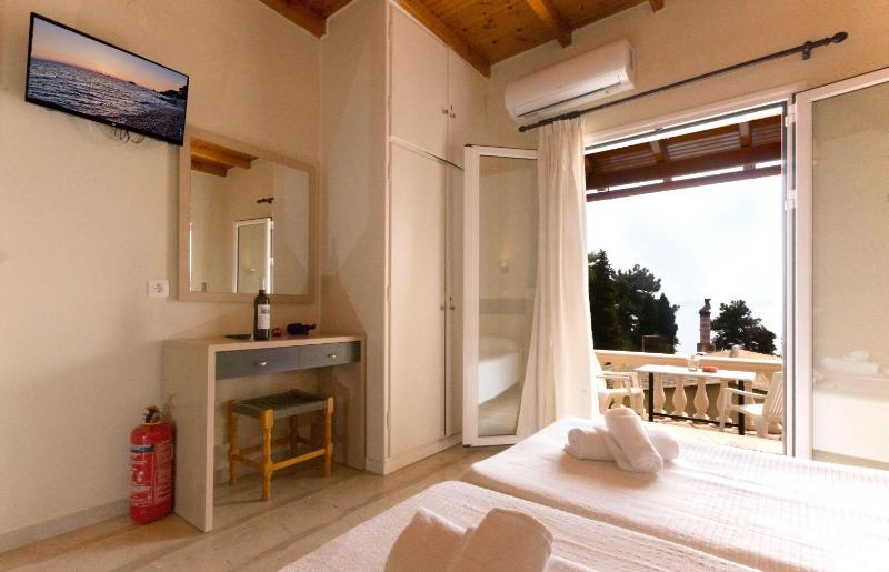  Studio with Sea View image 3