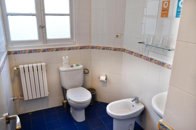 Quadruple Room with Private Bathroom image 4