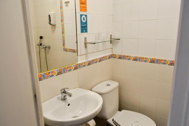 Economy Double Room image 3