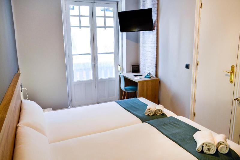Economy Double Room image 1