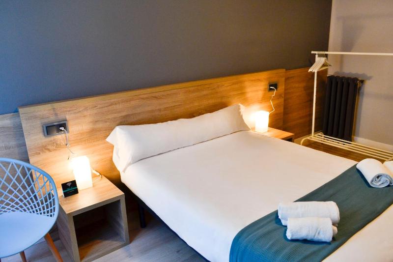 Standard Double Room image 2