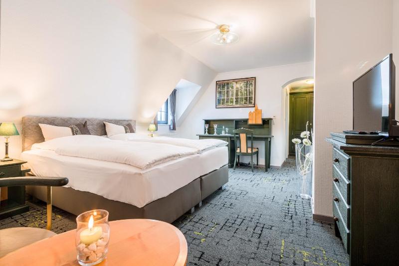 Double or Twin Room with Terrace image 2