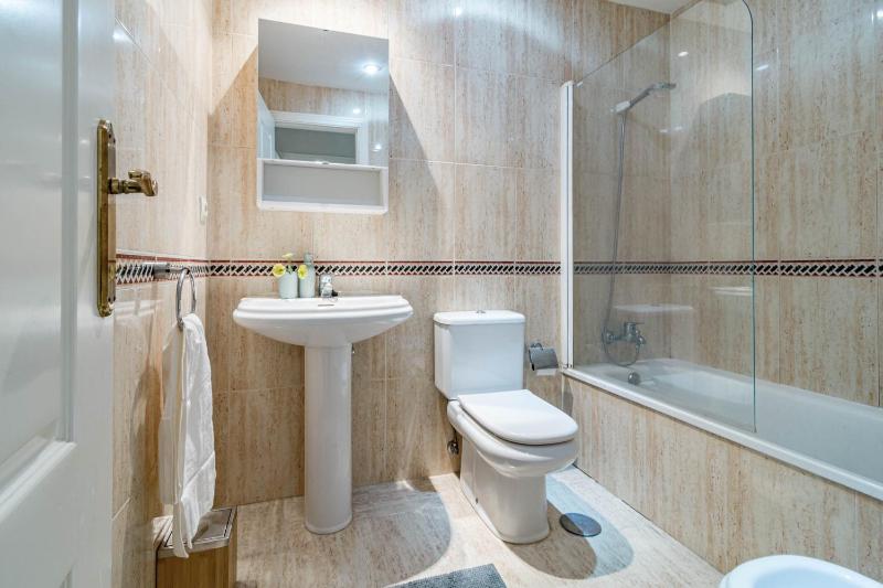 Amazing 2-Bedroom Retreat in Nueva Andalucia Steps from Centro Plaza - image 12