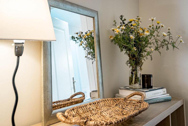 Amazing 2-Bedroom Retreat in Nueva Andalucia Steps from Centro Plaza - image 8