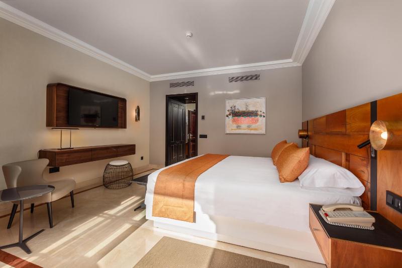 Deluxe Double Room image 1