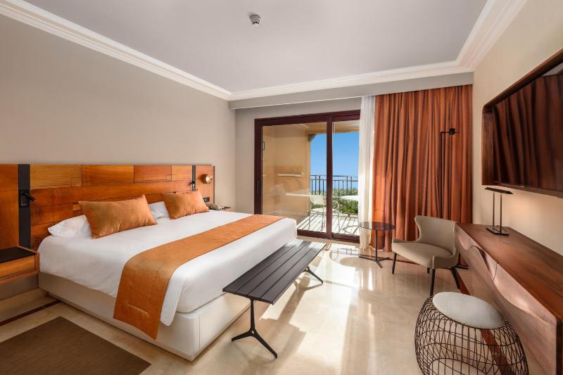 Deluxe Double Room with View image 1