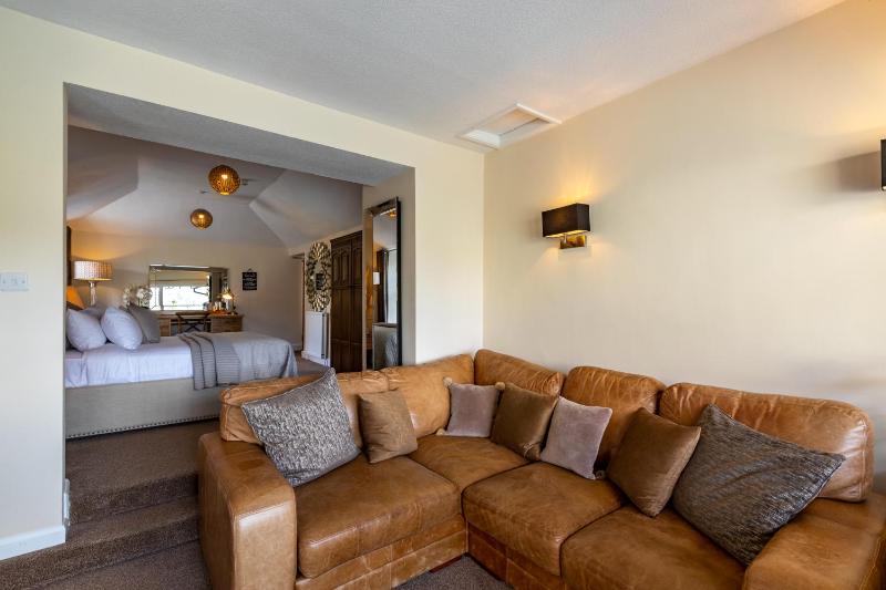 Lake Suite with Hot Tub image 4