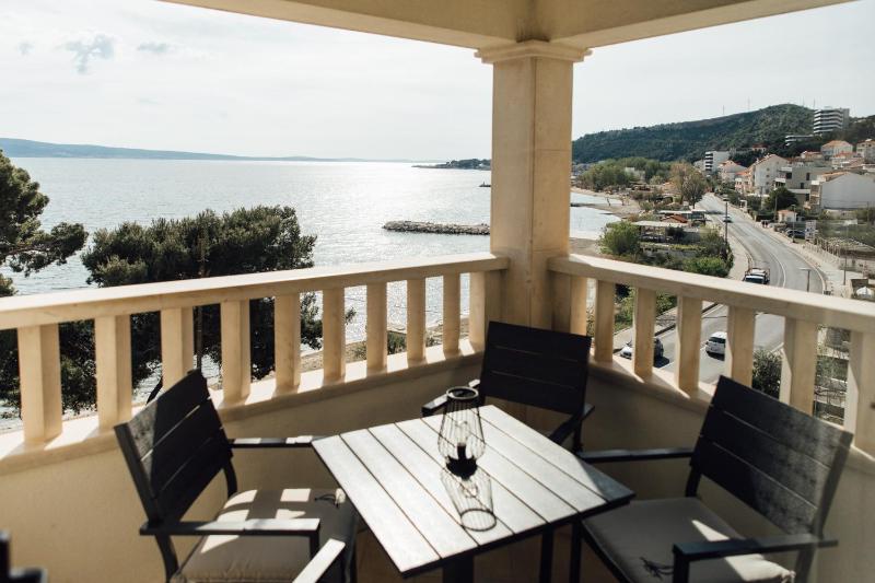  Luxury One-Bedroom Apartment with Balcony and Sea View (4  adults) image 4