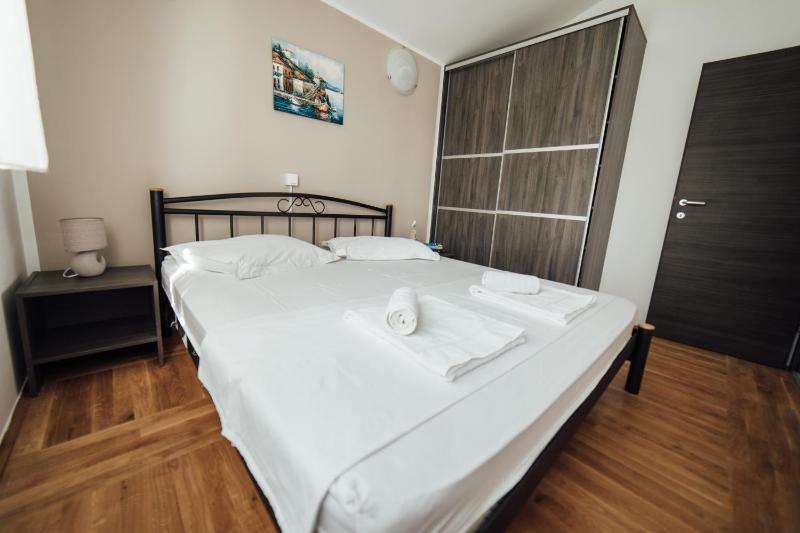  Luxury One-Bedroom Apartment with Balcony and Sea View (4  adults) image 3