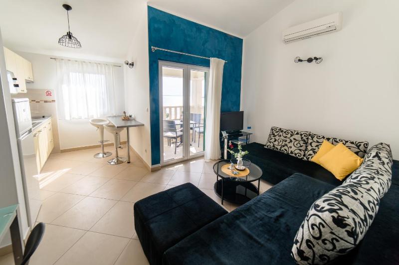  Luxury One-Bedroom Apartment with Balcony and Sea View (4  adults) image 1