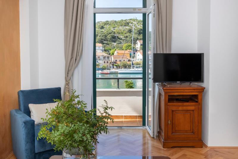 Junior Suite with Balcony and Sea View image 1