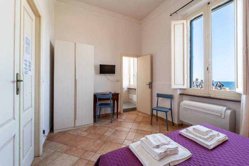 Superior Double Room image 4