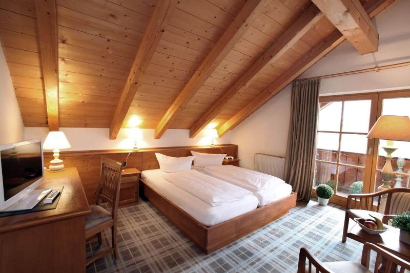 Double Room with Balcony image 3