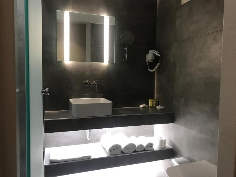 Standard Single Room image 3