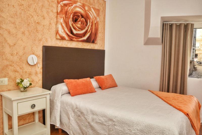 Hostal la Colegiata - image 28