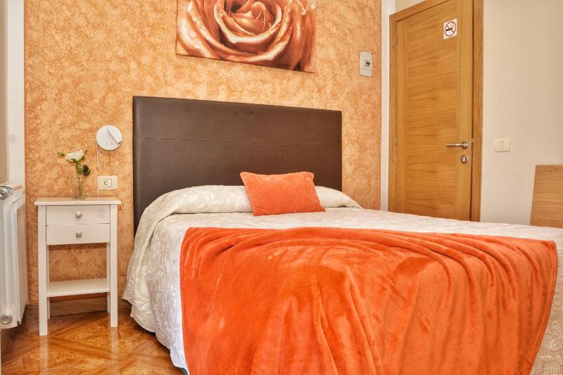 Hostal la Colegiata - image 2