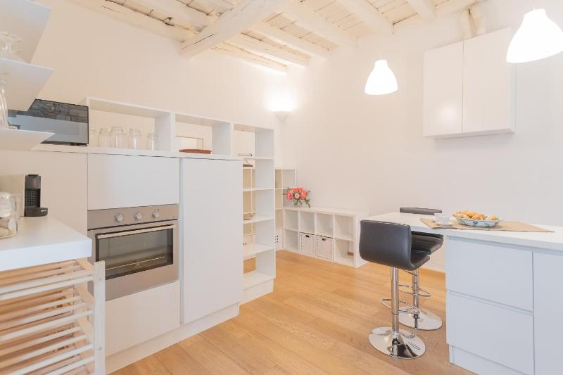 Wine Not Apartment Como Centre by Rent All Como - image 9