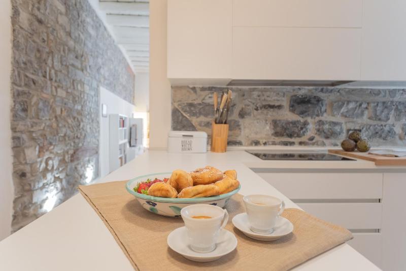 Wine Not Apartment Como Centre by Rent All Como - image 13